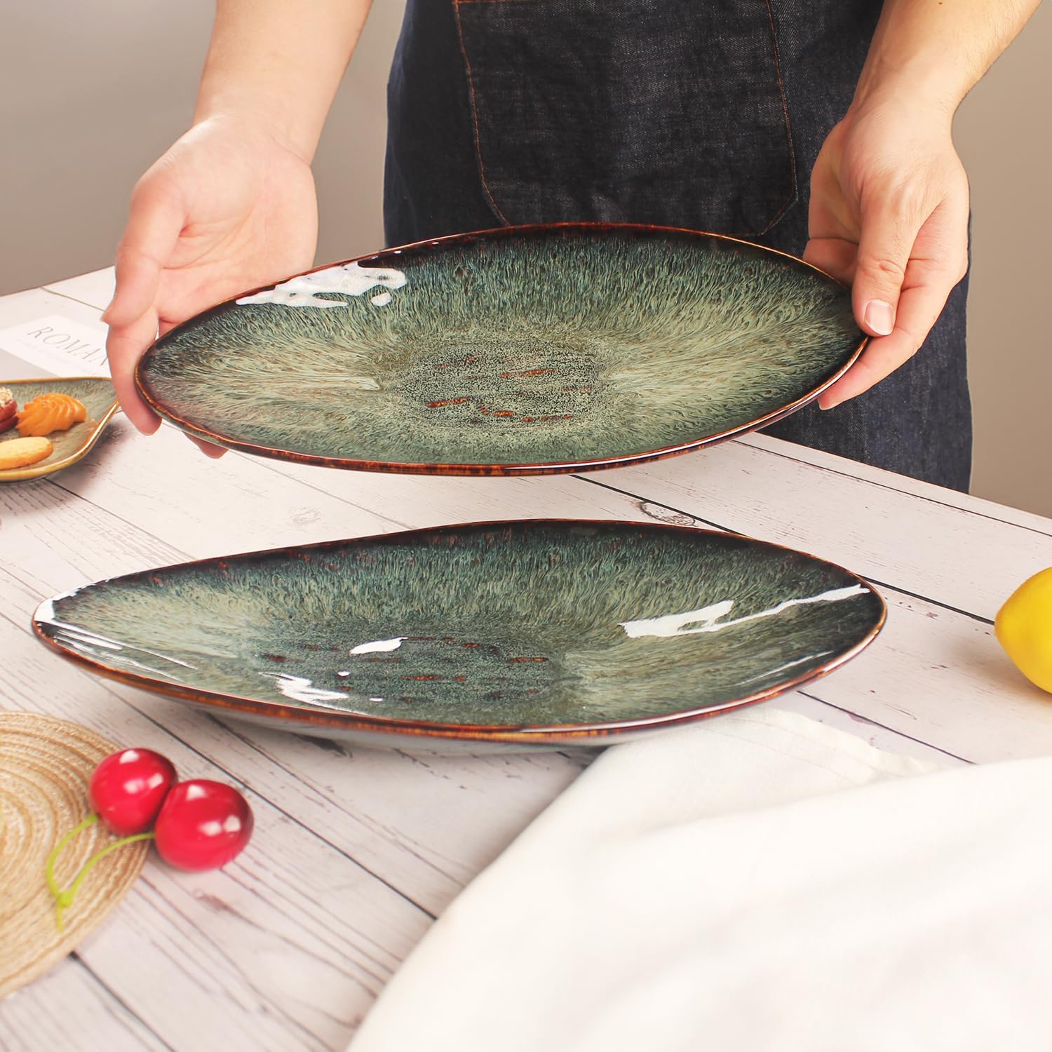 Ceramic Dinner Plates Set of 4, for Bread, Pasta, Salad, sushi - Microwave, Oven and Dishwasher Safe, Scratch Resistant durable Black reactive glaze